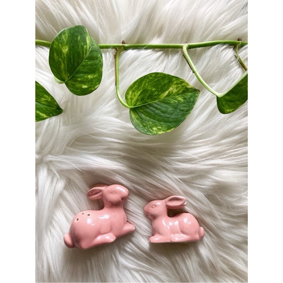 Vintage Rabbit Salt and Pepper Shakers Bunny Table Decor Cottage Kitchen Decor - Picture 1 of 4